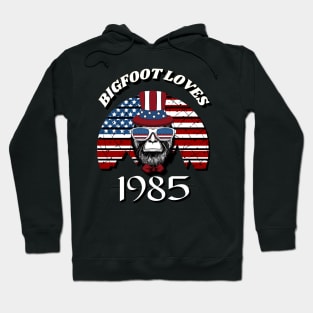 Bigfoot loves America and People born in 1985 Hoodie